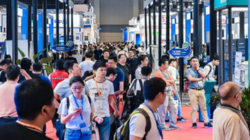 在农村自建房的门窗选购过程中，许多业主往往因为缺乏专业知识，容易陷入以下误区：